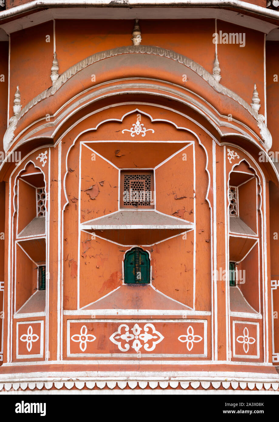 Fenêtre de l'Hawa Mahal (le palais des vents, du Rajasthan, Jaipur, Inde Banque D'Images