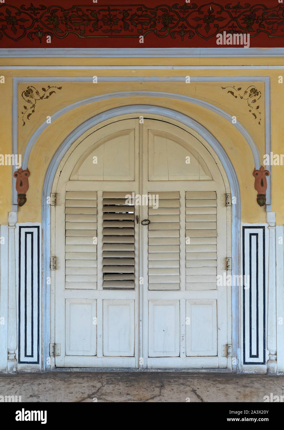 Palais de la ville porte en bois, Rajasthan, Jaipur, Inde Banque D'Images