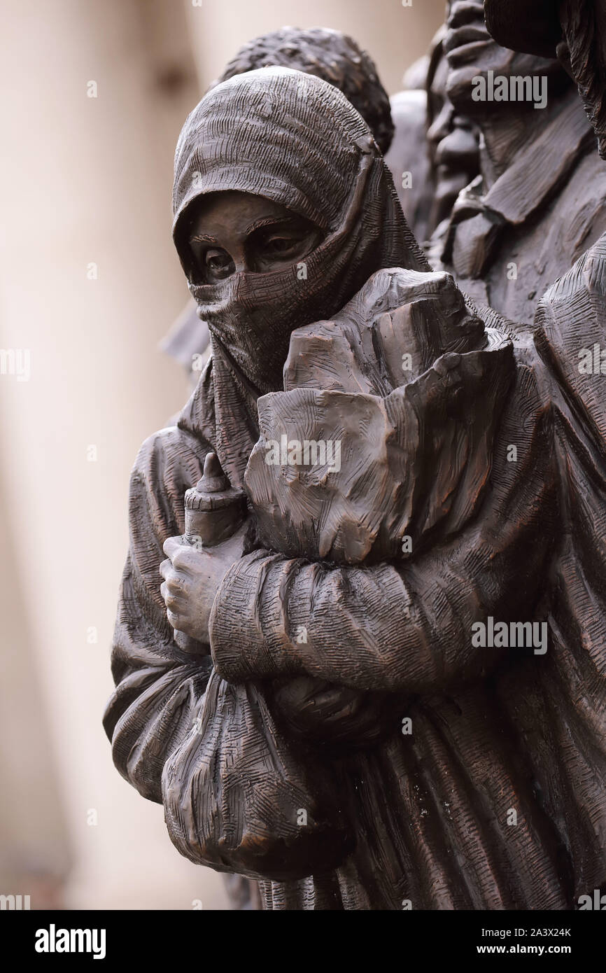 10 octobre 2019 - Cité du Vatican (Saint-Siège) - ''Angel'' ignorent par canadisn sculpteur TIMOTHY P. SCHMALTZ en mémoire des migrants dans la place Saint-Pierre au Vatican. Â©Evandro Inetti via Zuma sur le fil) (Crédit Image : © Evandro Inetti/Zuma sur le fil) Banque D'Images