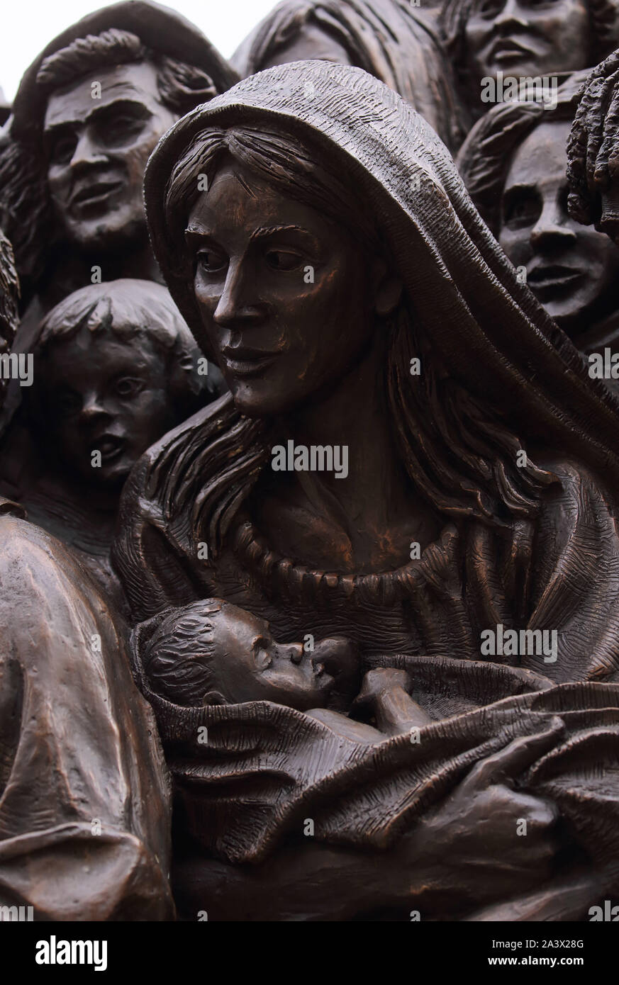 10 octobre 2019 - Cité du Vatican (Saint-Siège) - ''Angel'' ignorent par canadisn sculpteur TIMOTHY P. SCHMALTZ en mémoire des migrants dans la place Saint-Pierre au Vatican. Â©Evandro Inetti via Zuma sur le fil) (Crédit Image : © Evandro Inetti/Zuma sur le fil) Banque D'Images