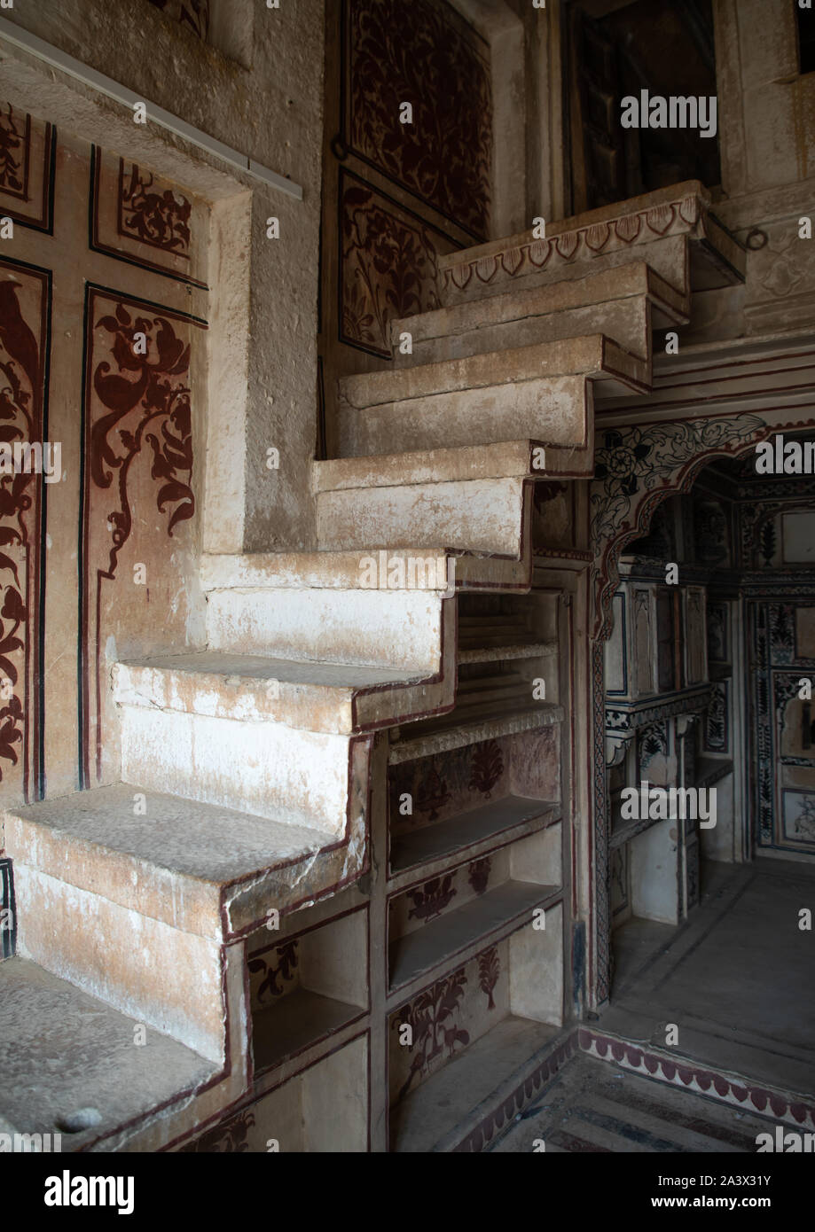 Patwa haveli escaliers dans une chambre, le Rajasthan, Jaisalmer, Inde Banque D'Images