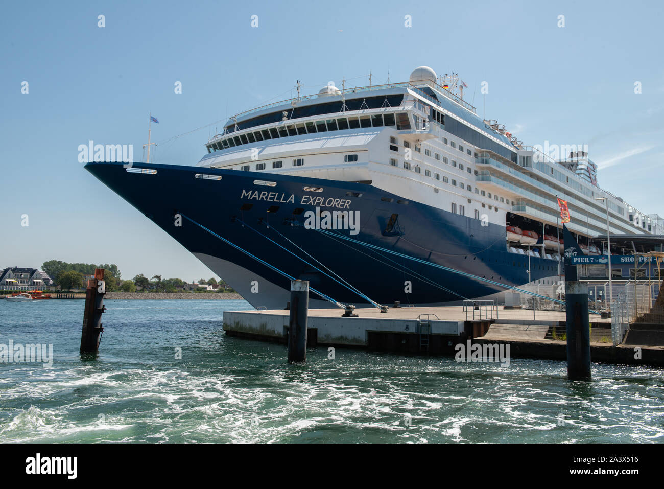 Marella Explorer bateau de croisière dans le port de de Warnemunde Banque D'Images