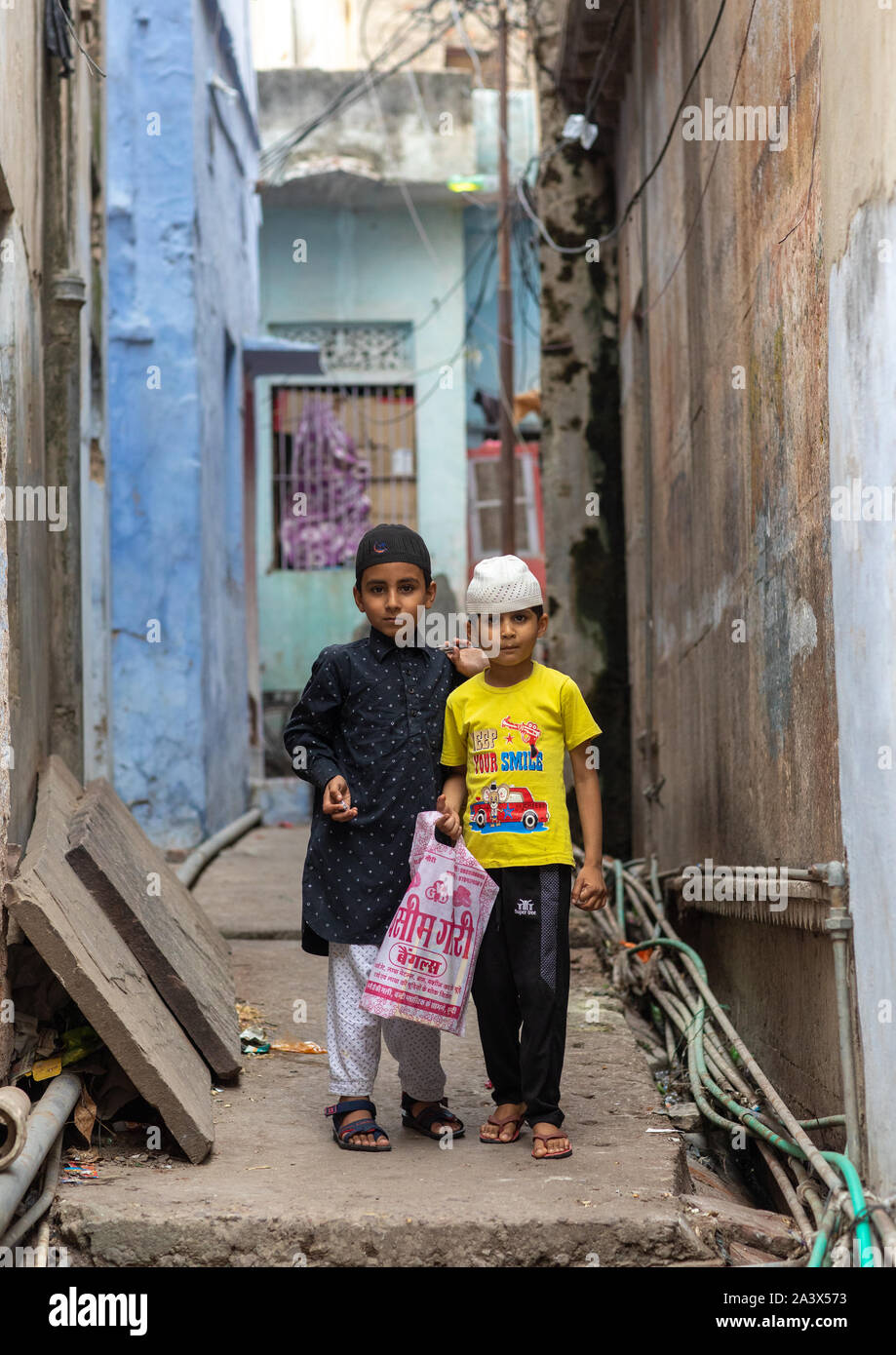 Les garçons musulmans indiens dans la rue, du Rajasthan, Bundi, Inde Banque D'Images
