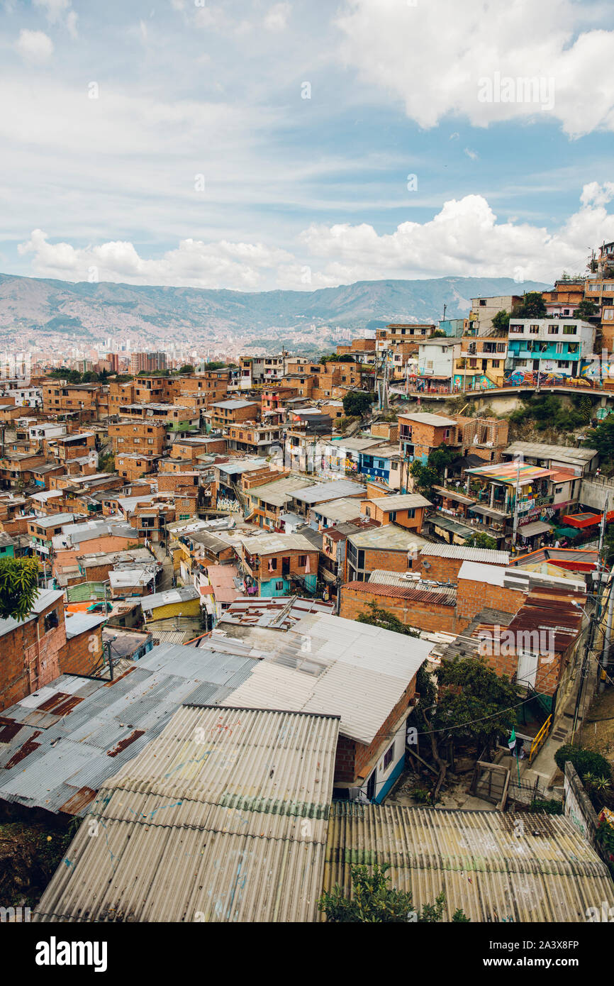 Plus d'avis sur des maisons sur les collines de Comuna 13 à Medellin, Colombie Banque D'Images
