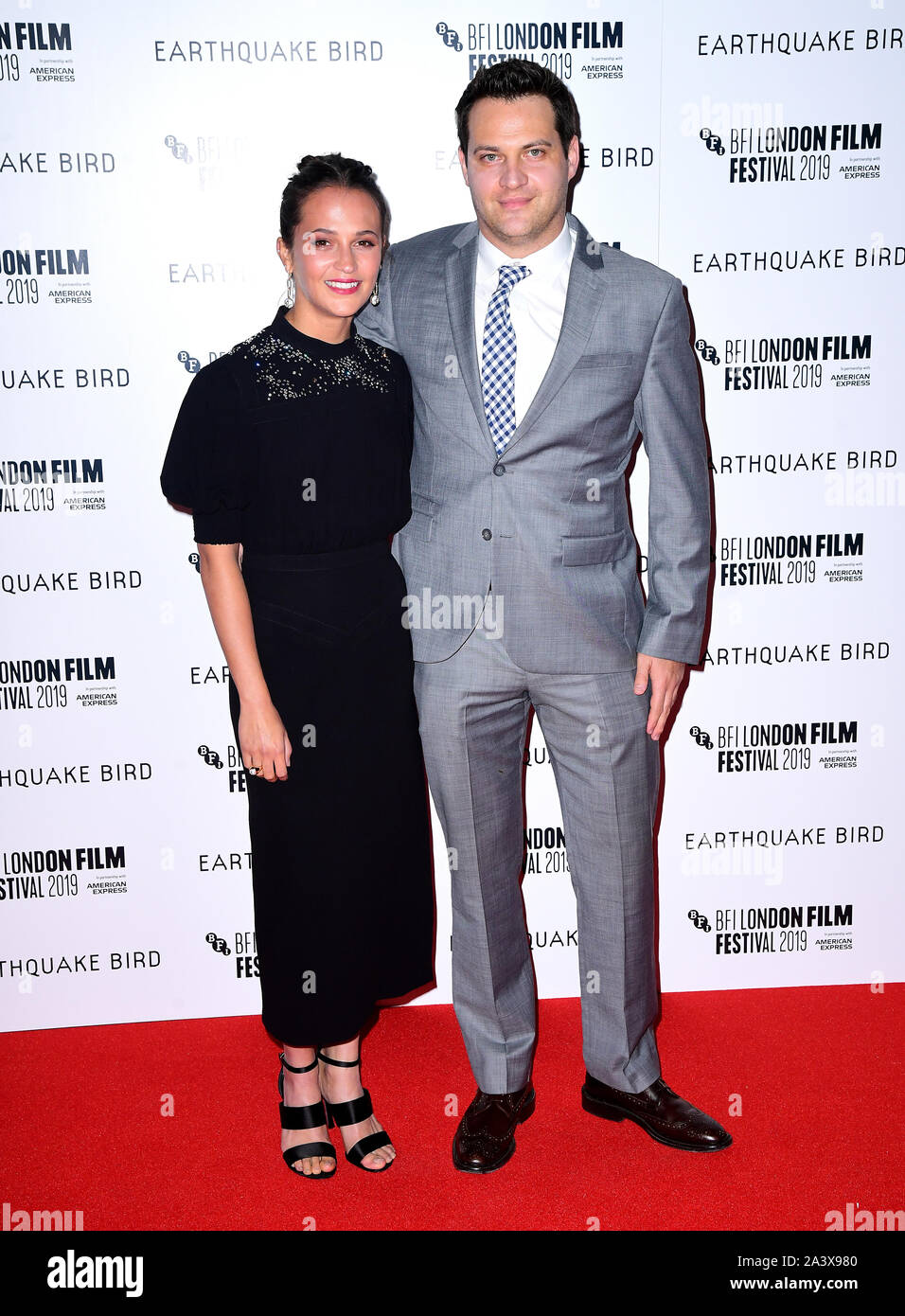 Alicia Vikander (à gauche) et Michael R. Pruss fréquentant le séisme Première mondiale des oiseaux dans le cadre de la BFI London Film Festival 2019 s'est tenue à la vue Cinema, Londres. Banque D'Images