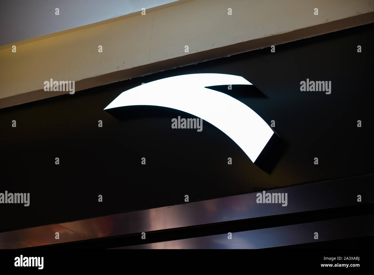 Marque de vetements chinois Anta logo Sport vu a Shenzhen Photo Stock Alamy