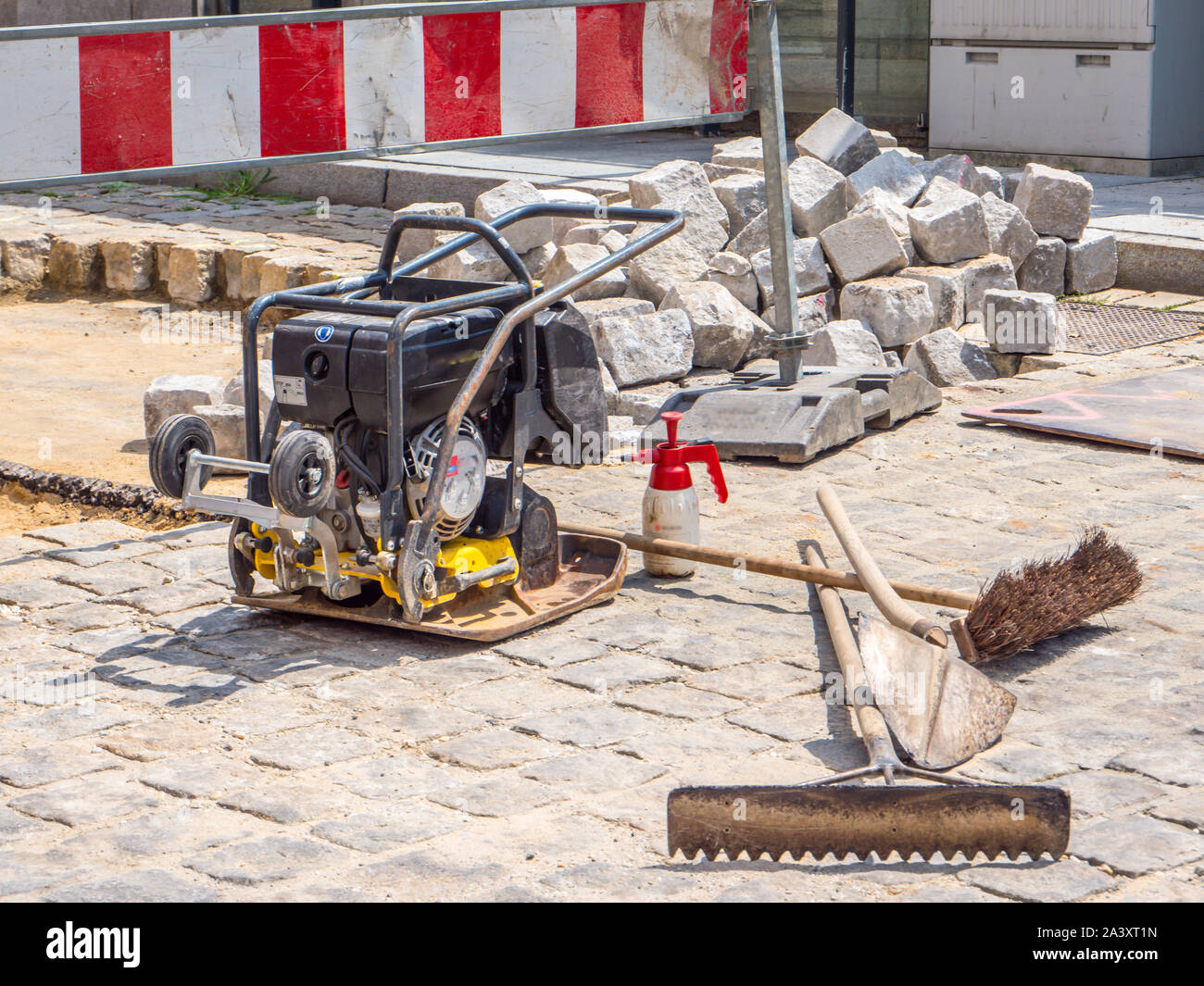Plaque vibratoire pour la construction de routes Banque D'Images