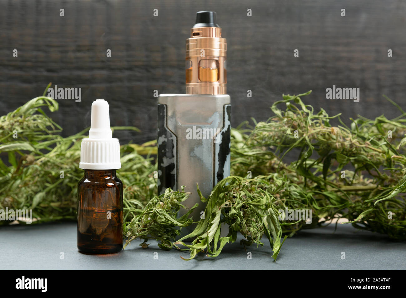 Vapoter du cannabis Banque de photographies et d'images  haute rsolution  - Alamy