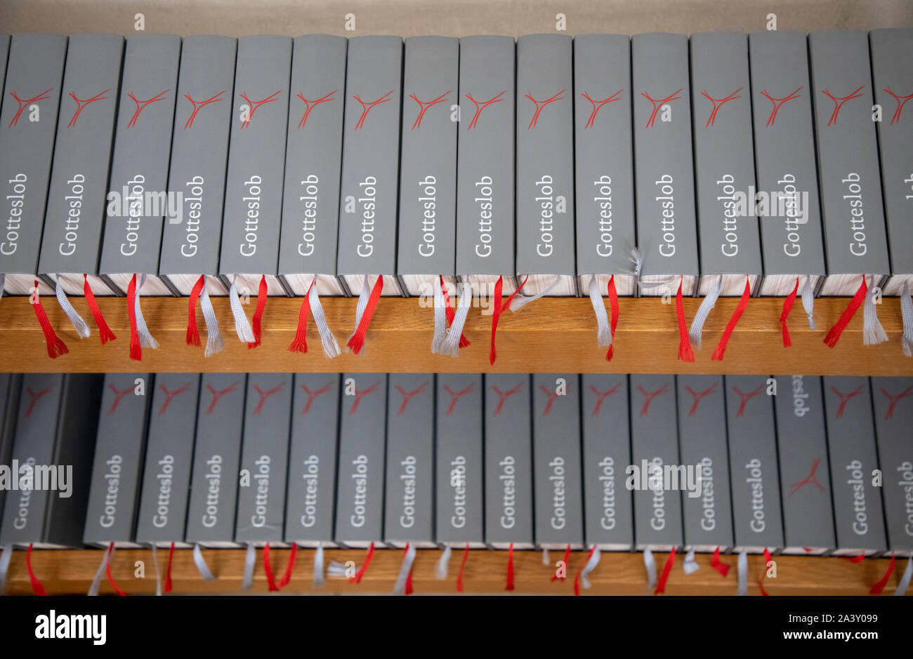 Recueils dans une église, Banque D'Images