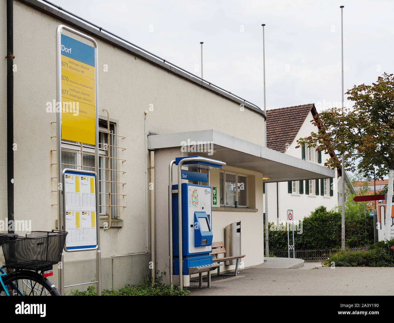 Bushaltestelle Dorf dans Hettlingen ZH, Suisse Banque D'Images