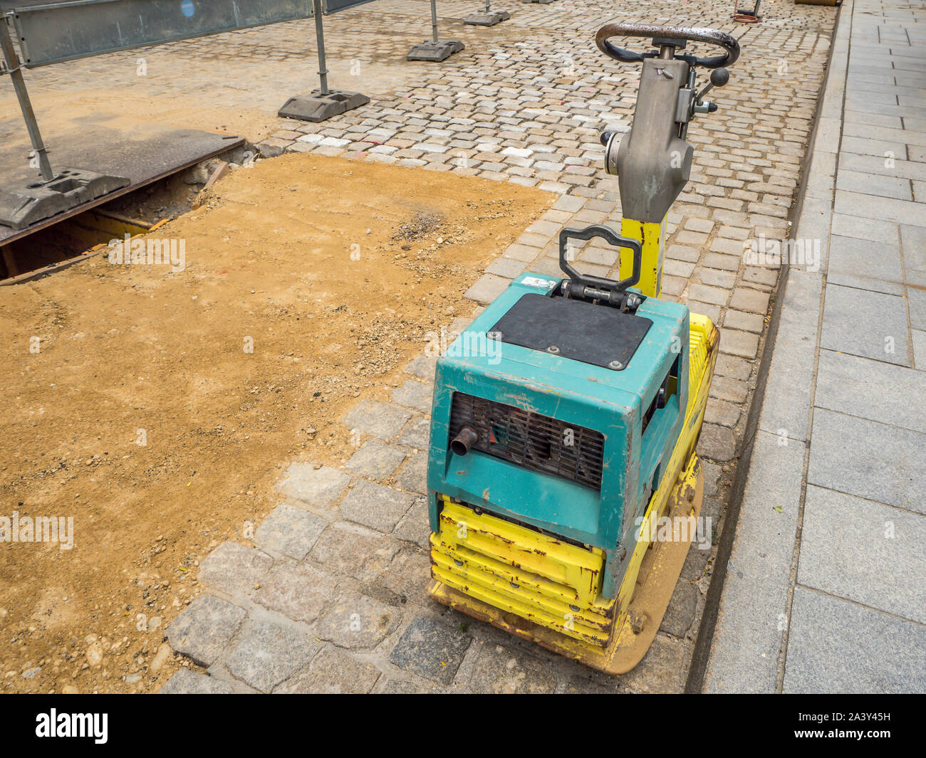 Plaque vibratoire sur un chantier Banque D'Images