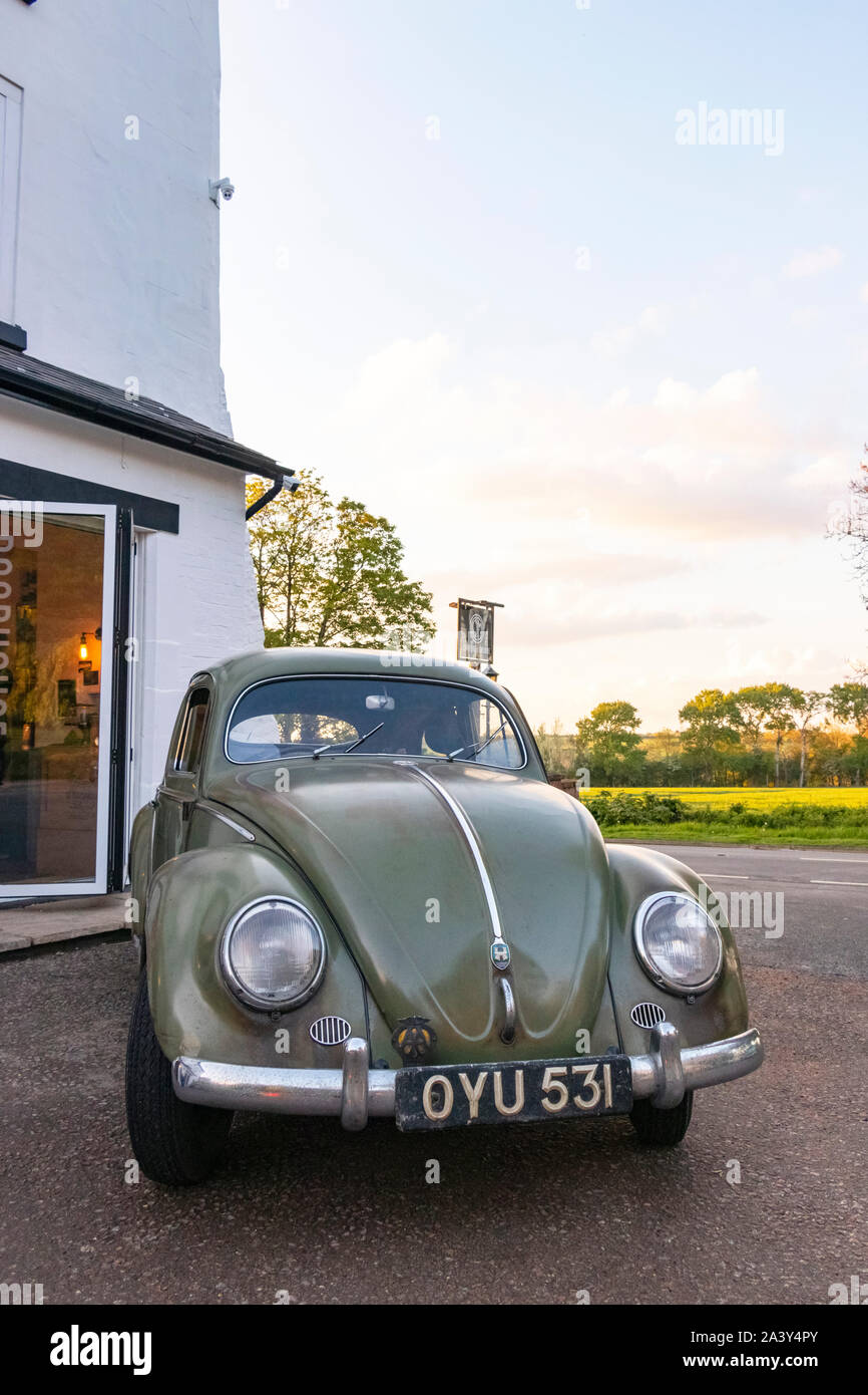 Claqué abaissé light green classic 1960 Volkswagen Beetle Banque D'Images