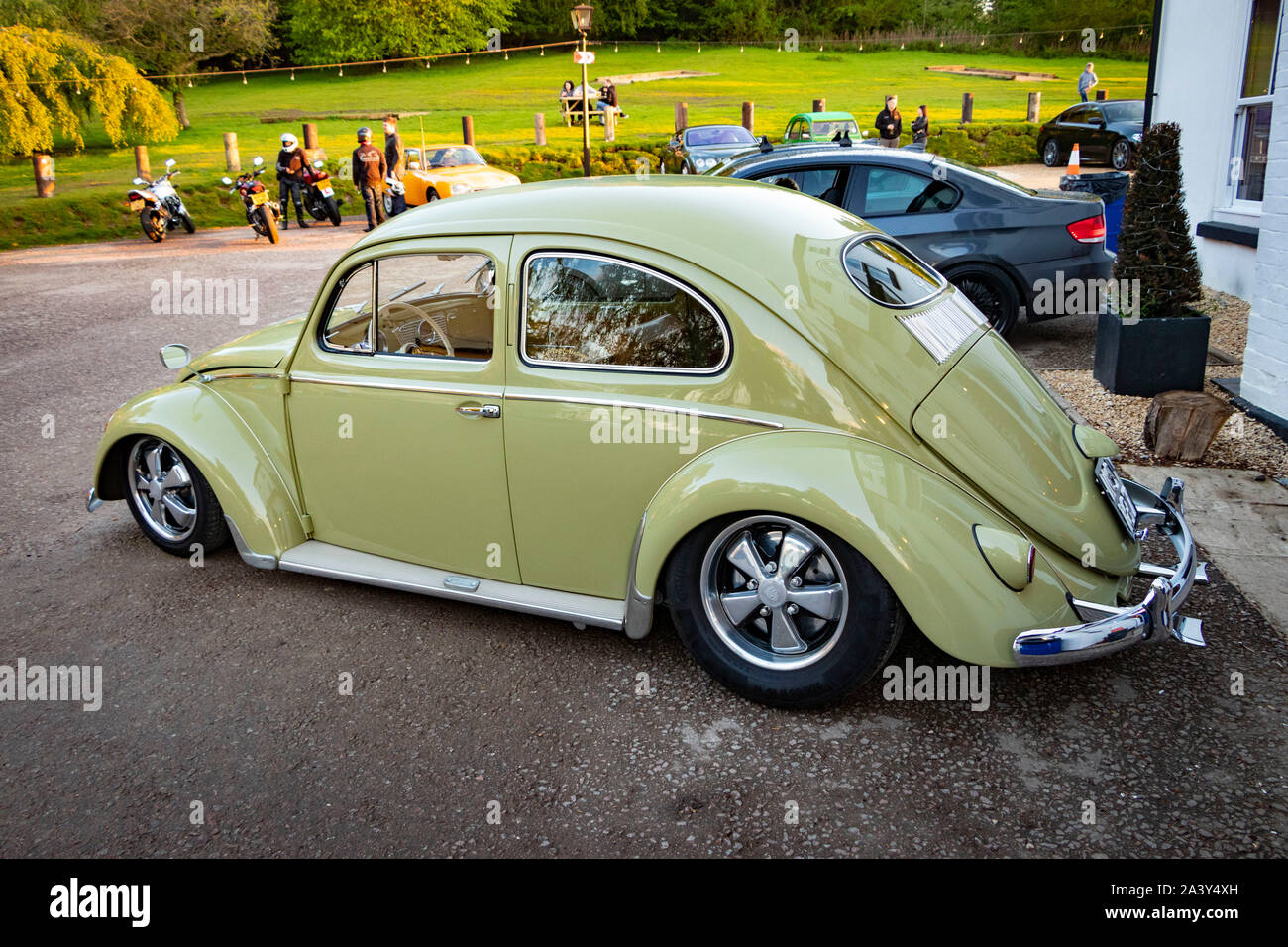 Claqué abaissé vert clair classique des années 1960 Volkswagen Beetle type 1 Banque D'Images