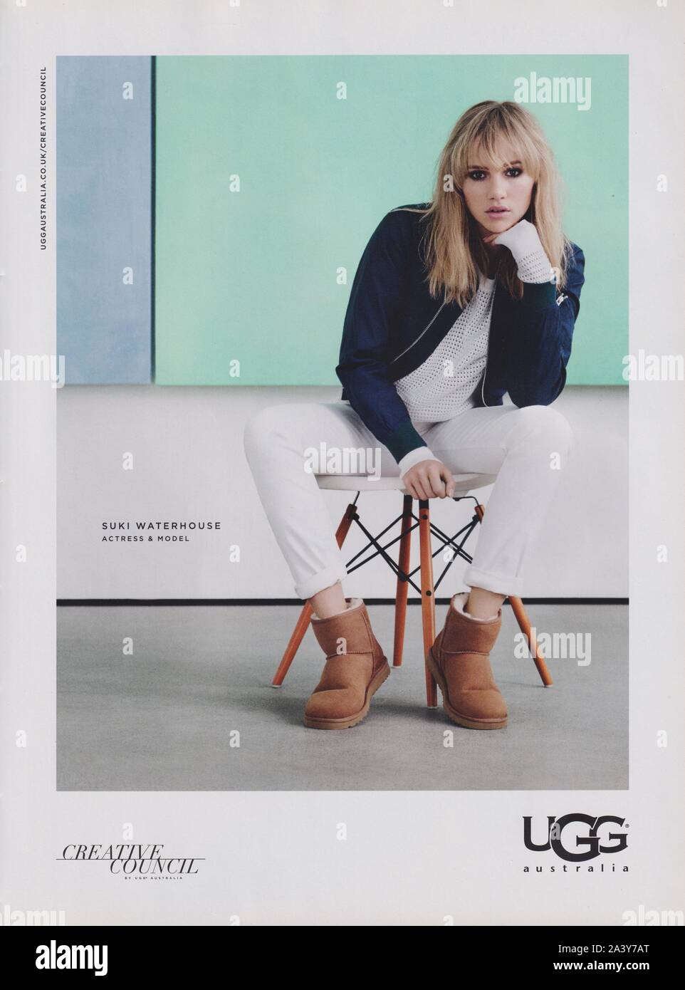 Affiche publicitaire de l'Australie d'UGG fashion house avec Suki Waterhouse dans la version papier du magazine à partir de 2014, la publicité, la création de l'Australie d'UGG 2010s'annonce Banque D'Images