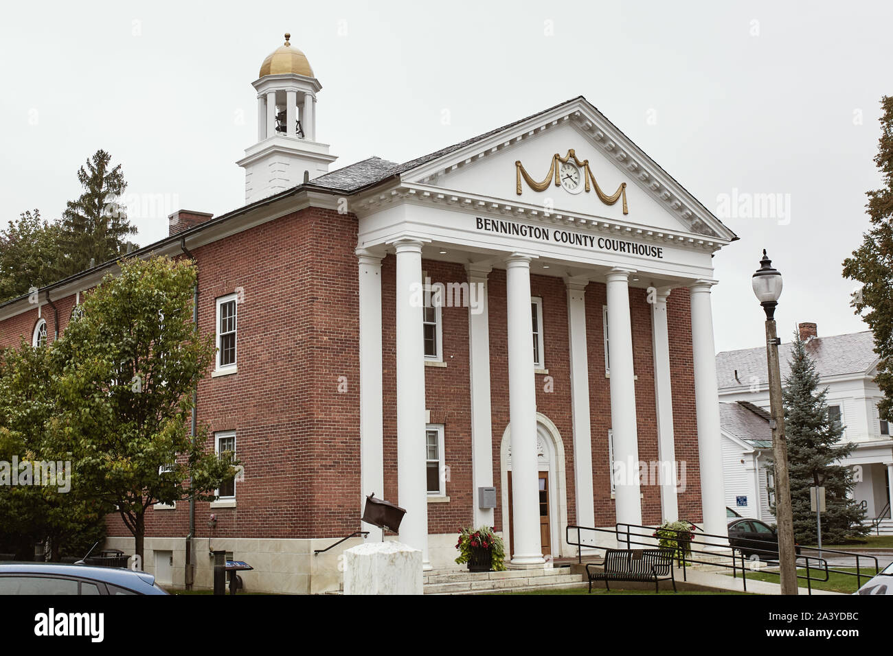 Bennington, Vermont - Octobre 1st, 2019 : l'extérieur du palais de justice du comté de Bennington dans le New England ville de Bennington, Vermont Banque D'Images