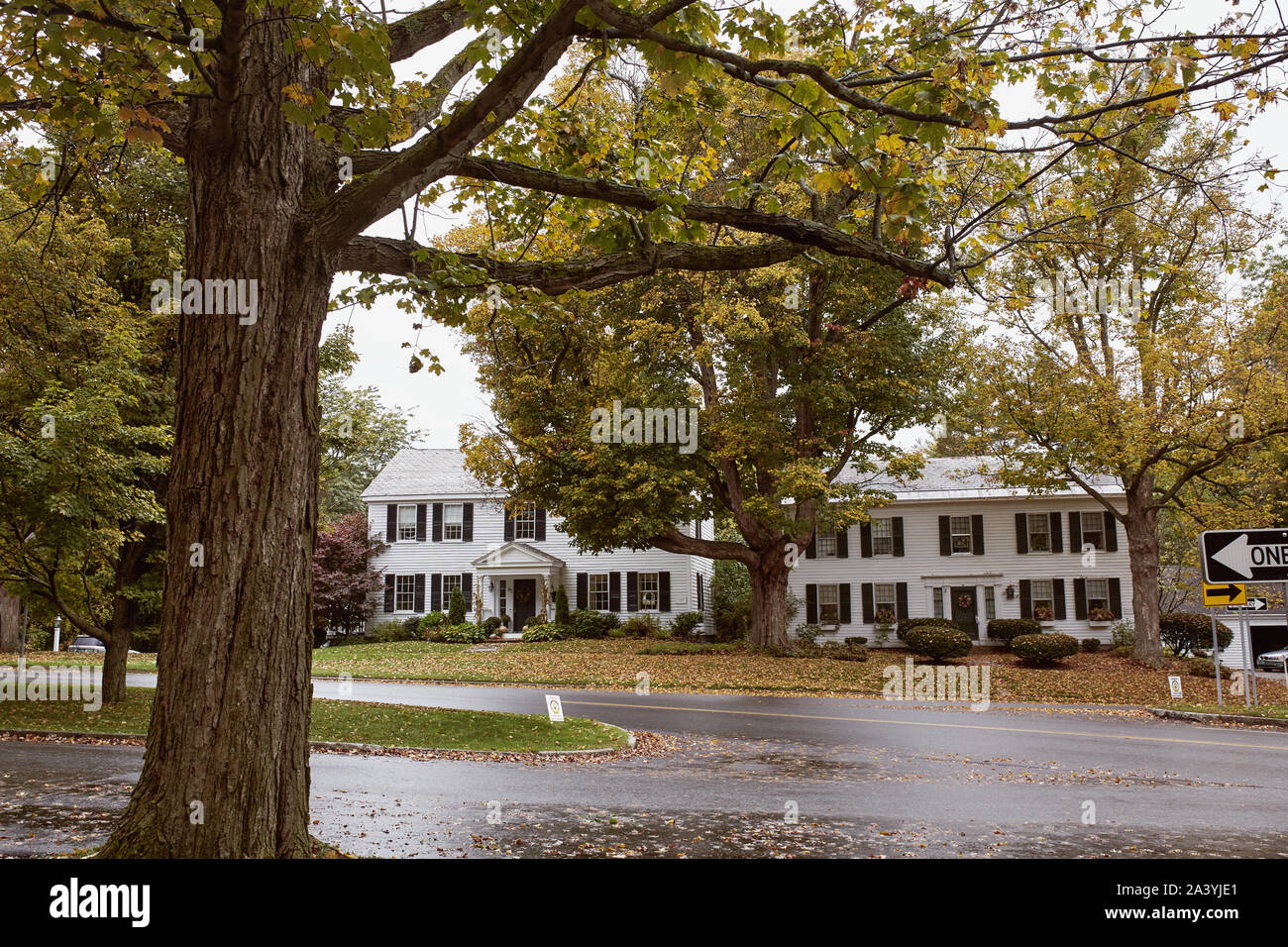 Bennington, Vermont - Octobre 1st, 2019 : beau quartier historique par une froide journée d'automne, dans la Nouvelle Angleterre ville de Bennington. Banque D'Images