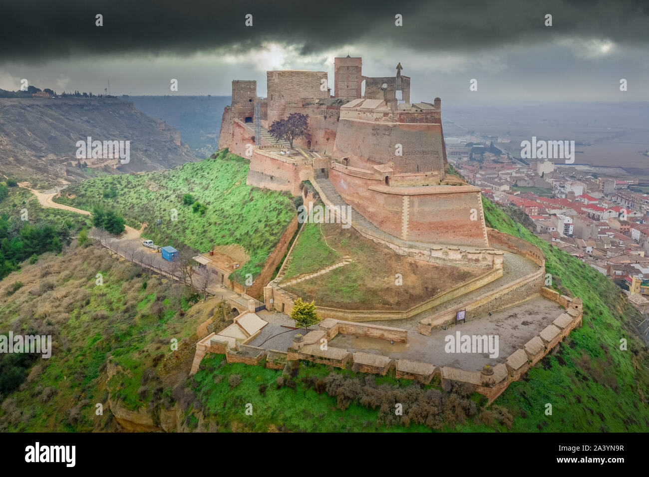 Vue aérienne de la forteresse de Monzon un ancien château chevalier Templer avec origines arabes dans la région de l''Aragon Espagne Banque D'Images