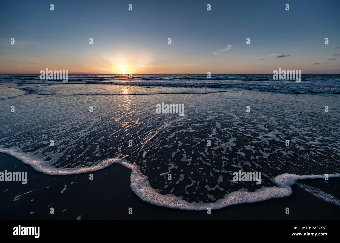 Plage au coucher du soleil Banque D'Images
