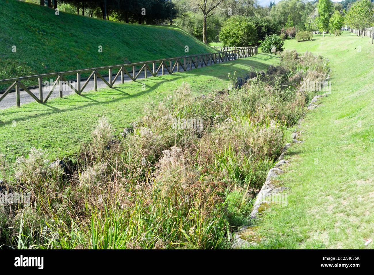 Canal envahi dans les bois Banque de photographies et d’images à haute résolution Alamy Canal envahi dans les bois Banque de photographies et d’images à haute résolution Alamy