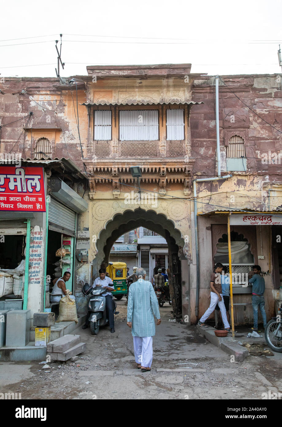 Les piétons dans la rue indienne, Rajasthan, Jodhpur, Inde Banque D'Images