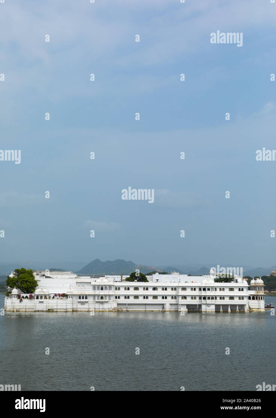 Le Taj Lake Palace hotel sur le lac Pichola, Rajasthan, Udaipur, Inde Banque D'Images
