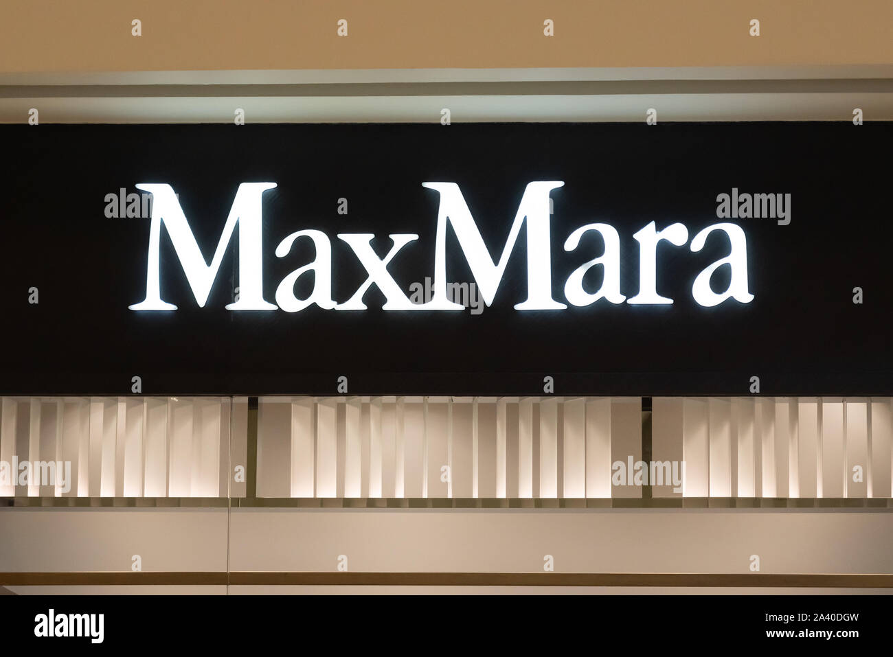 L'entreprise de mode italienne logo Max Mara vu à Shenzhen. Banque D'Images