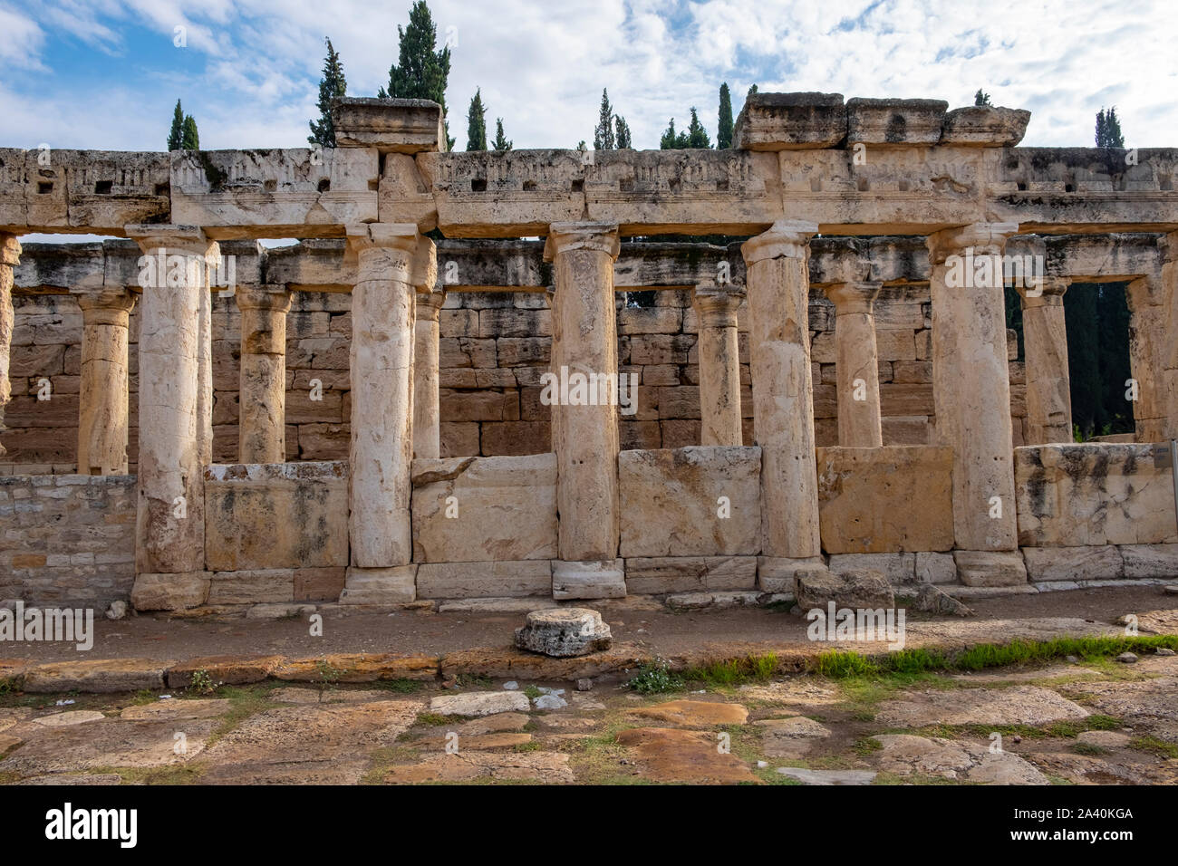 Ancienne Anciennes Ruines De La Ville Romaine De Hi rapolis Pamukkale ancienne-anciennes-ruines-de-la-ville-romaine-de-hi-rapolis-pamukkale