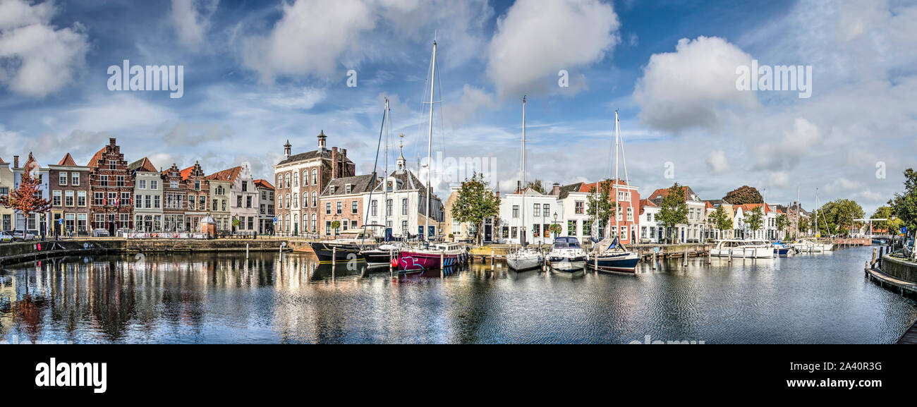 Va, les Pays-Bas, le 9 octobre 2019 : vue panoramique vue composite de l'ensemble de l'ouest et le nord du côté du vieux port avec les maisons historiques, mode Banque D'Images