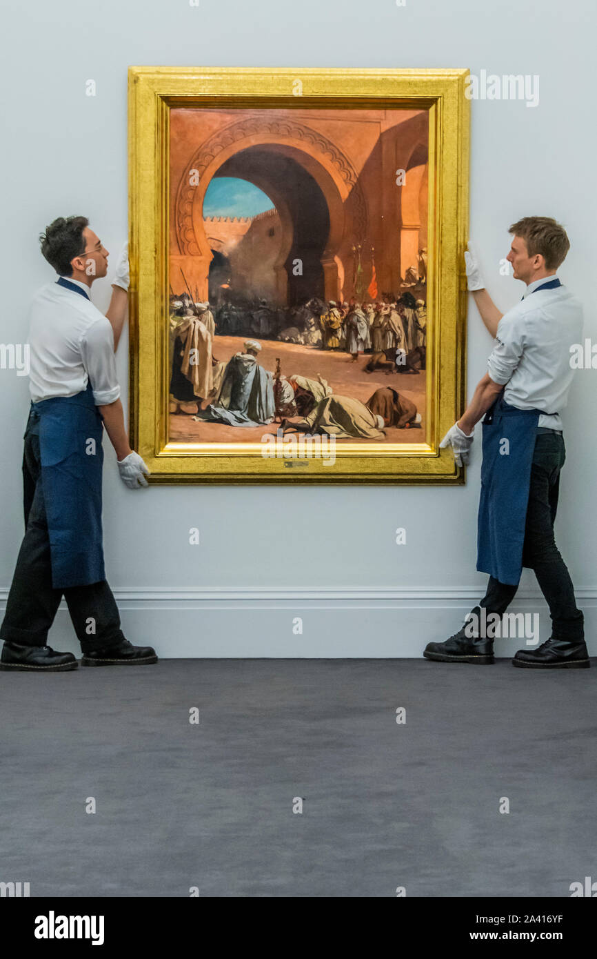 Londres, Royaume-Uni. Oct 11, 2019. Jean-Joseph Benjamin-Constant (Français, 1845-1902), le Roi du Maroc de quitter pour recevoir un ambassadeur européen, huile sur toile, est. €000 400,000-600 - Sotheby's offre 40 oeuvres de la légendaire Najd Collection dans une vente aux enchères dédiée à la soirée du 22 octobre 2019. Les 155 peintures, Never-Before-vus ensemble en tant que groupe, seront à la vue du public à partir de 11 - 15 octobre. Crédit : Guy Bell/Alamy Live News Banque D'Images