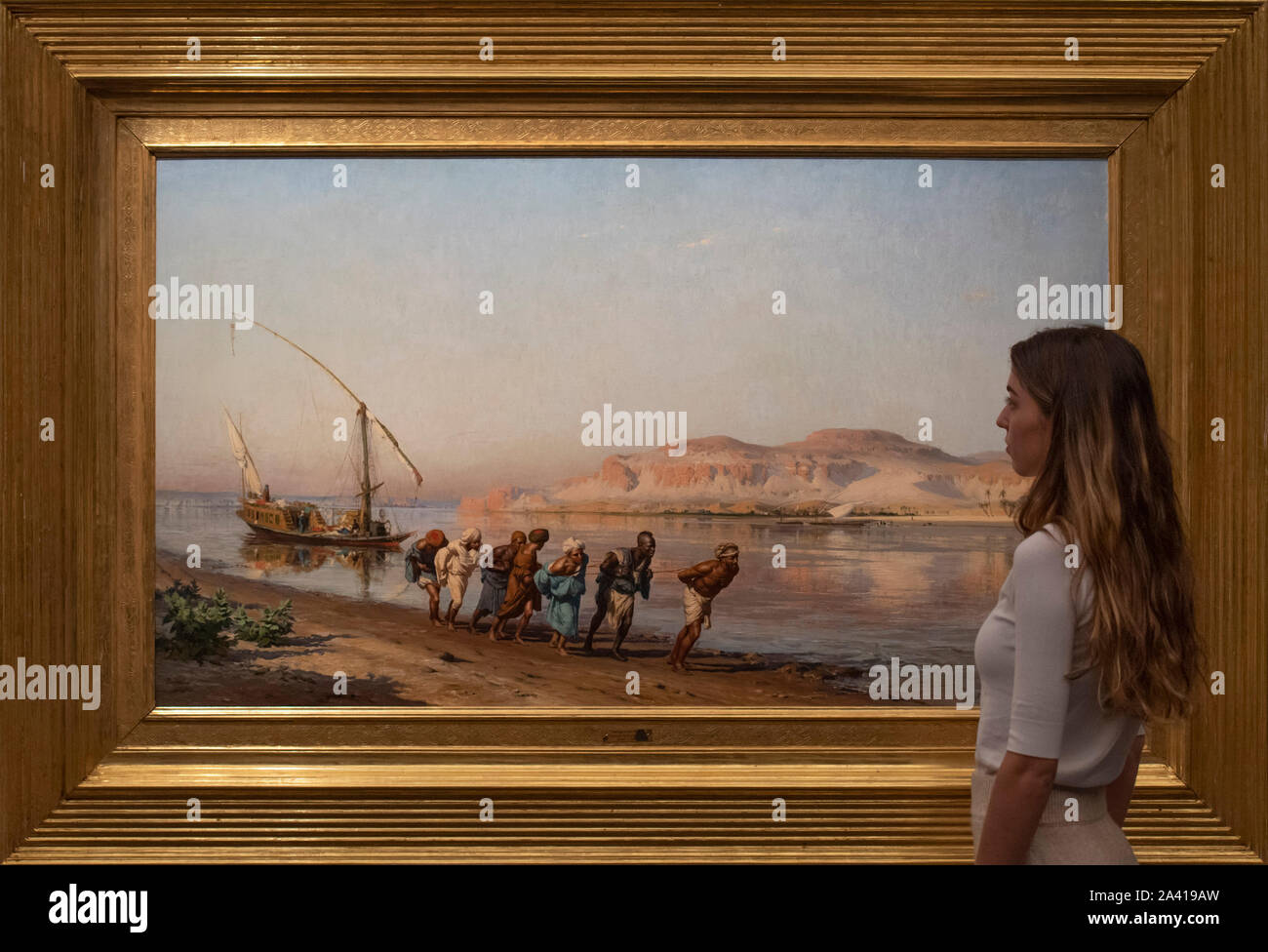 Sotheby's, New Bond Street, London, UK. 11 octobre 2019. Sotheby's et orientaliste Middle Eastern Semaine englobe les œuvres importantes du Najd Collection, le Shakerine collecte, l'art du 20e siècle et du Moyen Orient, et arts du monde islamique avant que les ventes sur les 22 et 23 octobre. Frederick Arthur Bridgman : Image. Le remorquage sur le Nil, estimation £700 000. Credit : Malcolm Park/Alamy Live News. Banque D'Images