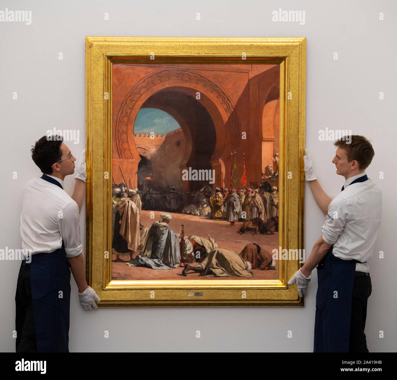 Sotheby's, New Bond Street, London, UK. 11 octobre 2019. Sotheby's et orientaliste Middle Eastern Semaine englobe les œuvres importantes du Najd Collection, le Shakerine collecte, l'art du 20e siècle et du Moyen Orient, et arts du monde islamique avant que les ventes sur les 22 et 23 octobre. Jean-Joseph Benjamin-Constant Image :. Le Roi du Maroc de quitter pour recevoir un ambassadeur européen, estimation £400,000-600,000. Credit : Malcolm Park/Alamy Live News. Banque D'Images