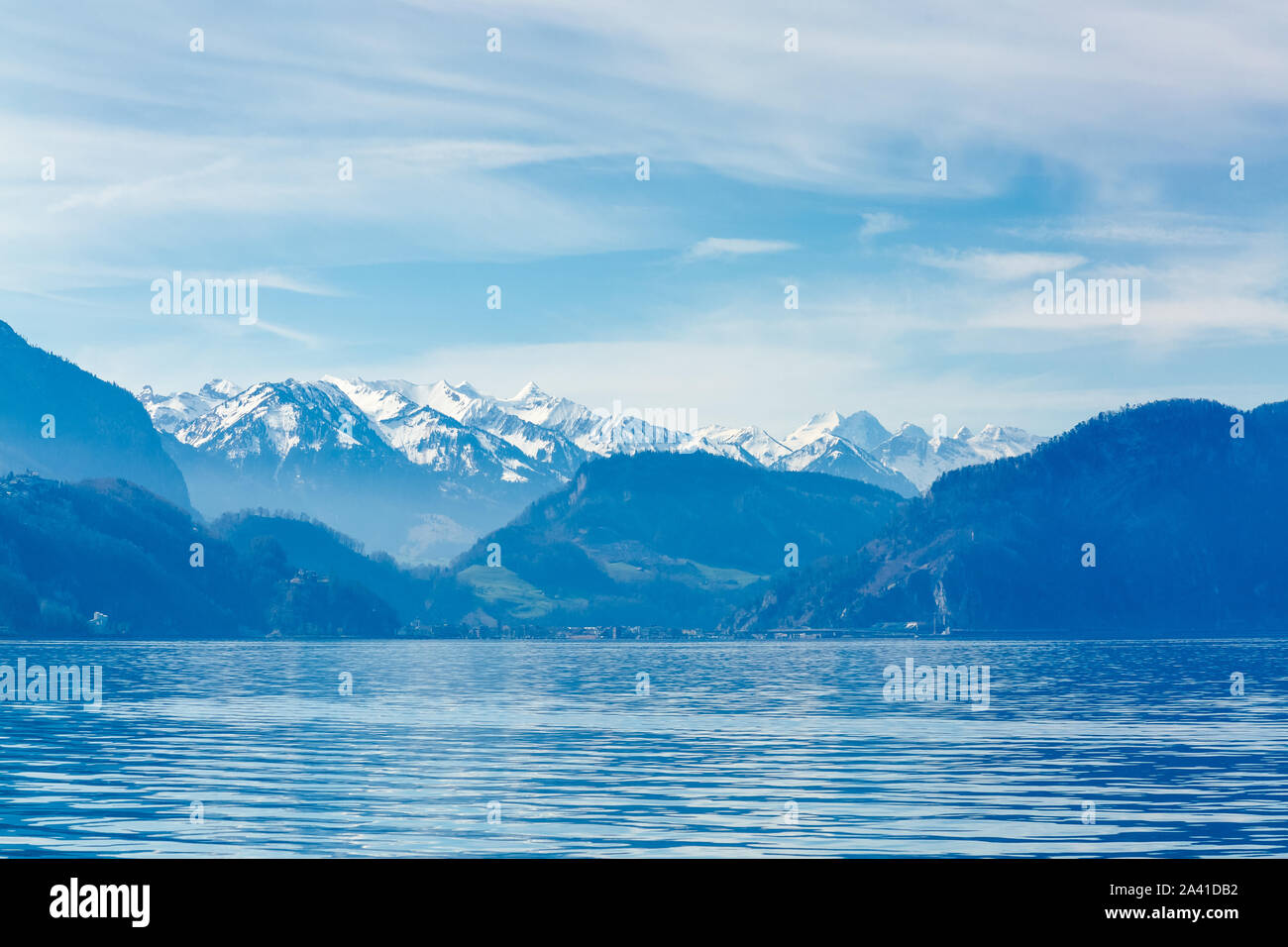 Les montagnes sur le lac de Lucerne, Suisse, Europe Banque D'Images