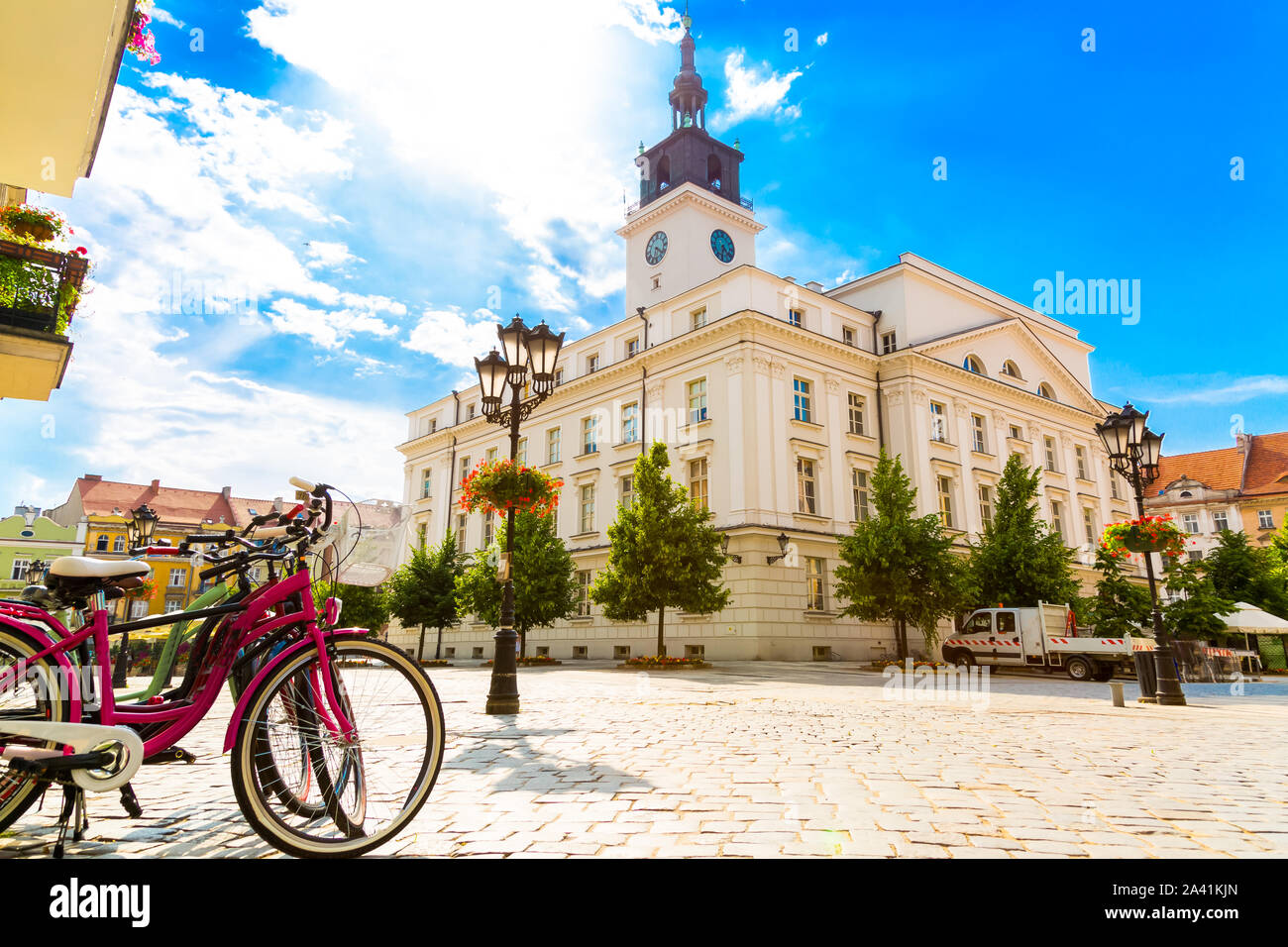 La place de la vieille ville, avec la mairie de ville de Kalisz, Pologne Banque D'Images