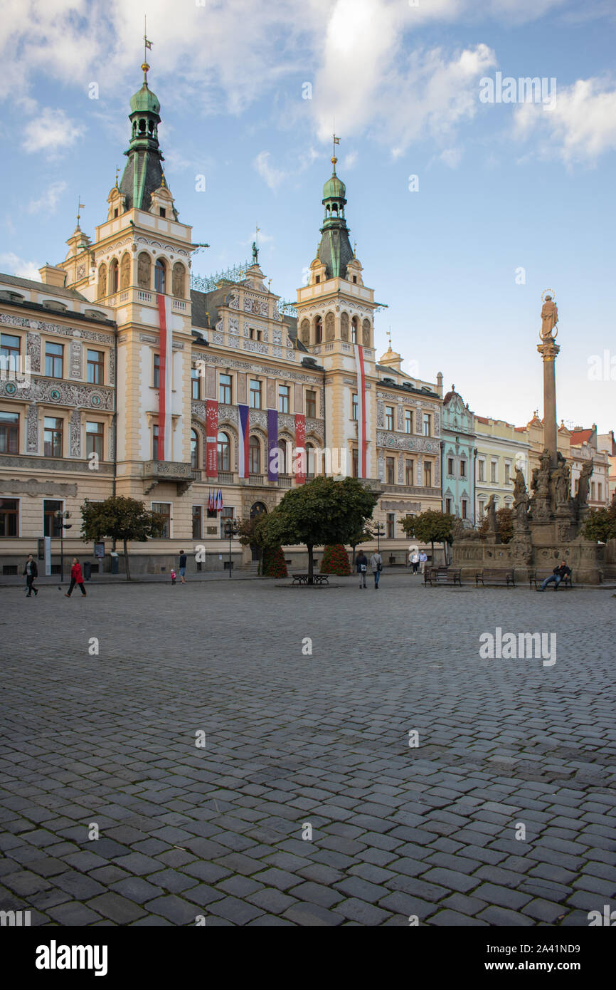 Photo de la place de la vieille ville historique de Pardubice en République Tchèque Banque D'Images