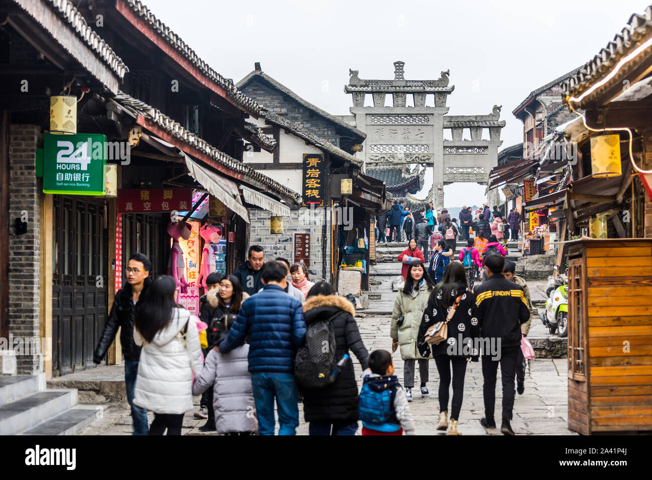 Rue commerçante de la ville antique Qingyan, l'un des meilleurs 4e célèbre vieux villages et envoyés au voyage populaire dans la province de Guizhou, en Chine. L'ancien de Banque D'Images