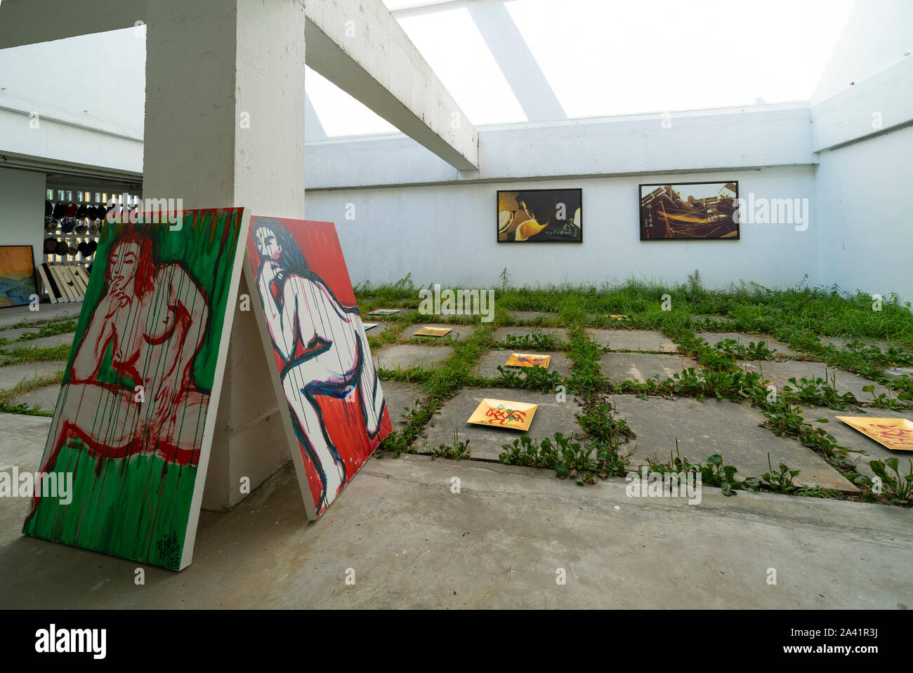 Art en exposition au Centre des arts créatifs de Jockey Club Jccac dans Shek Kip Mei à Kowloon, Hong Kong. Banque D'Images