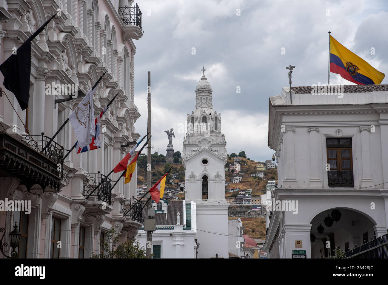 Entrée de la place de l'indépendance de Quito où la cathédrale est situé à Banque D'Images