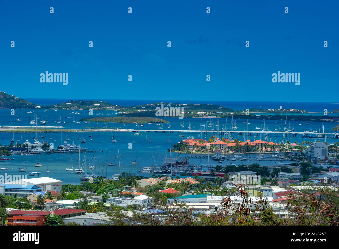 Cole Bay / Sint Maarten. 04.10.2014.Sint Maarten vue panoramique de la ville. Banque D'Images