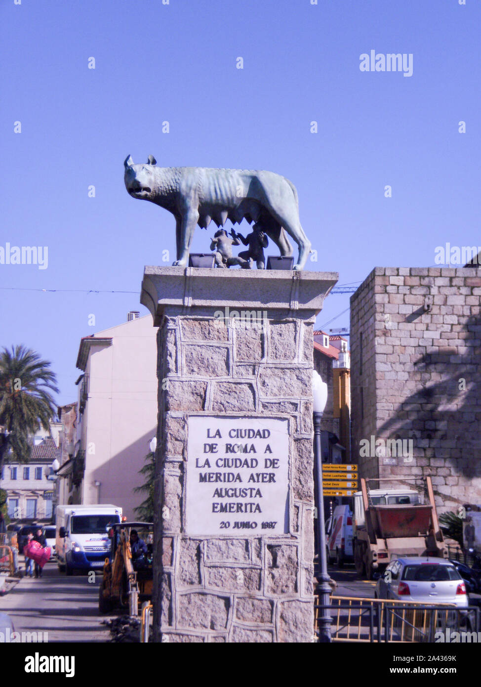Statue à Rome avec le loup Luperca Romulo allaitement et de l'aviron à Mérida. Le 29 janvier 2010. Merida, Badajoz, Estrémadure, l'Europe. Trav Banque D'Images