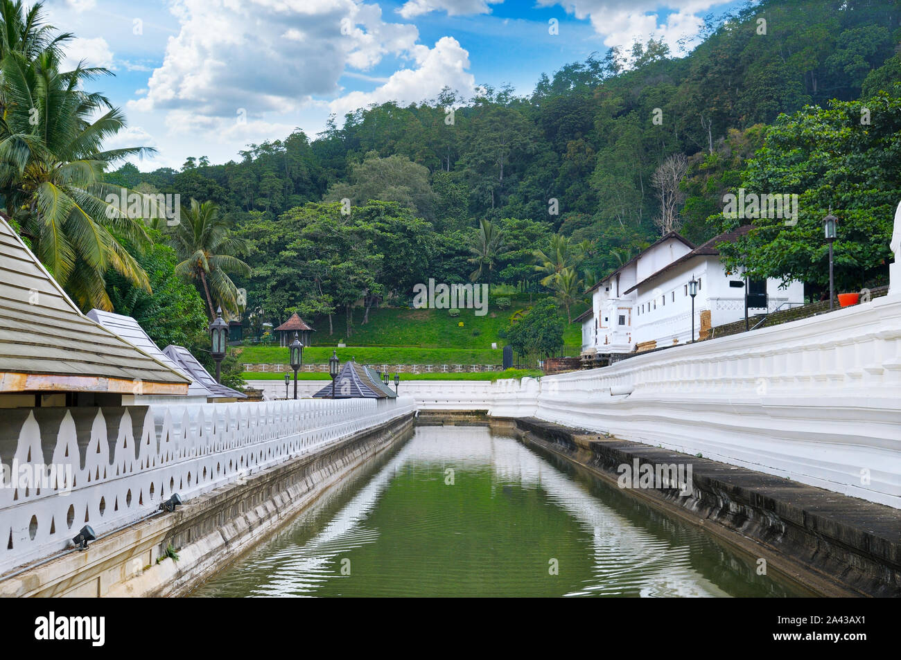 Temple bouddhiste de la dent du Bouddha, Kandy au Sri Lanka Banque D'Images