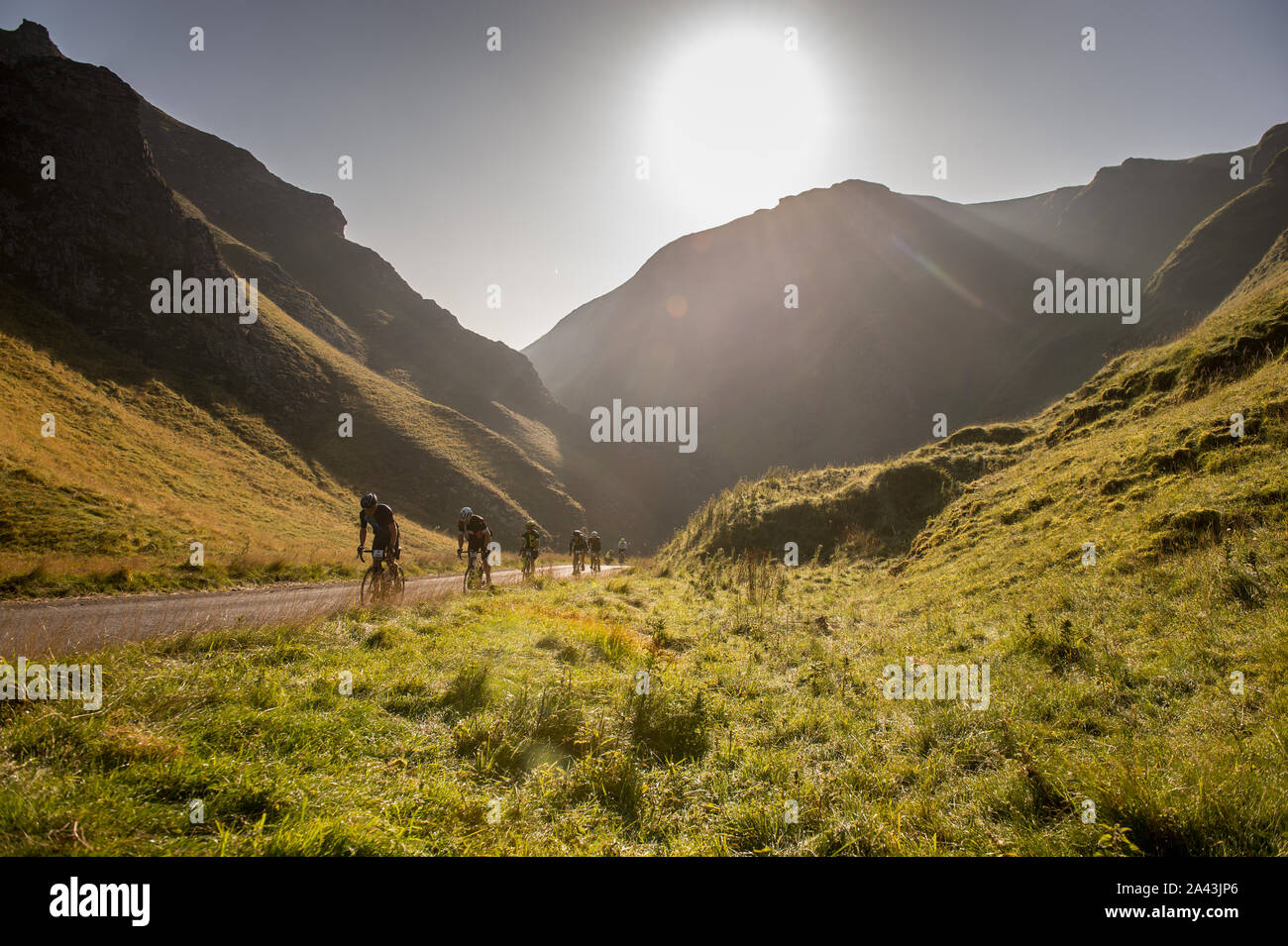 Randonnée à Vélo le Forcella Staulanza difficiles monter dans le Peak District, Derbyshire, Angleterre. Banque D'Images