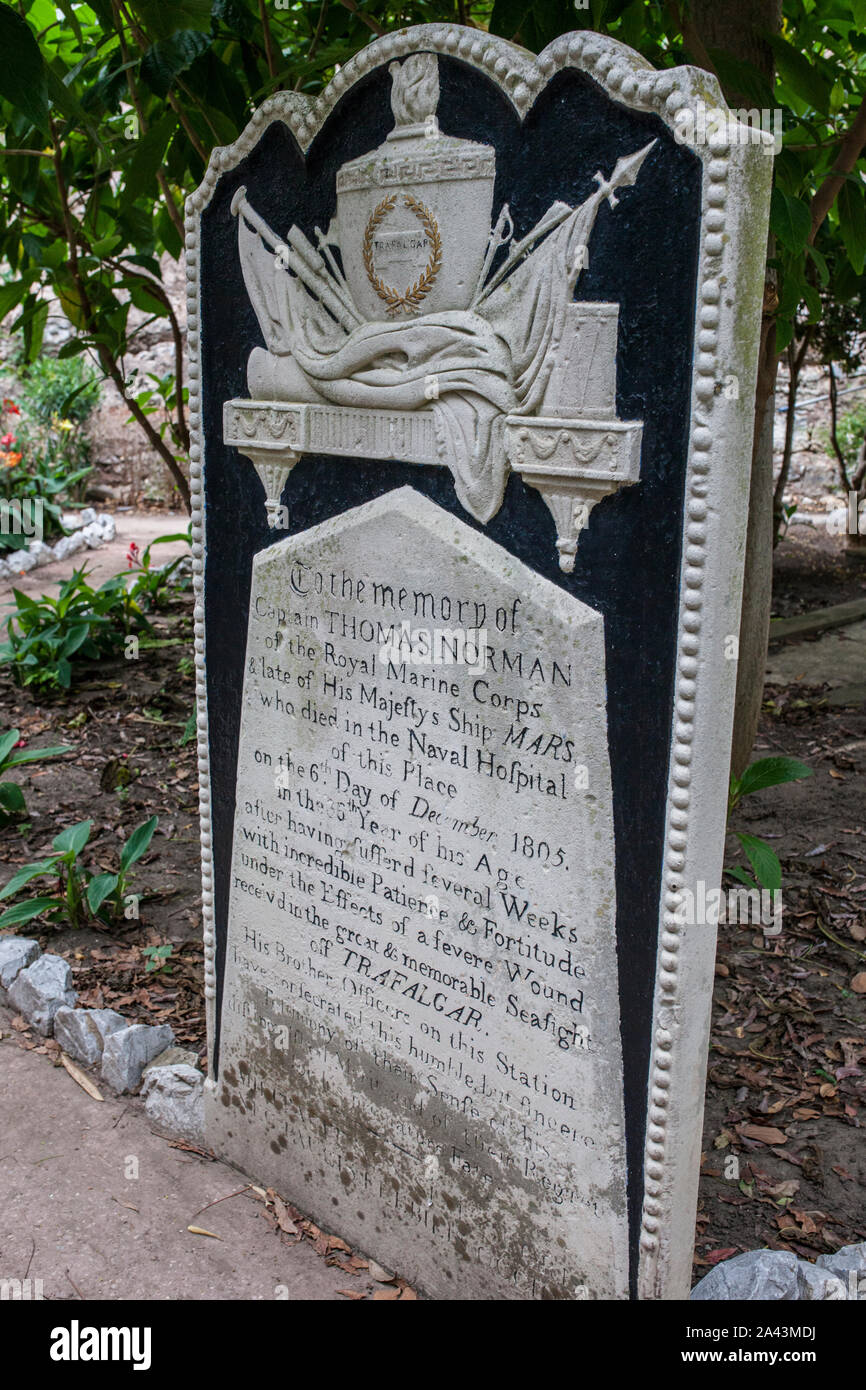 Gibraltar, Royaume-Uni - 27 juillet 2019 : Cimetière de Trafalgar de Gibraltar, Royaume-Uni. Pierre tombale du capitaine Thomas Norman de la Royal Marine Corps et le HMS Mars, 1794 Banque D'Images