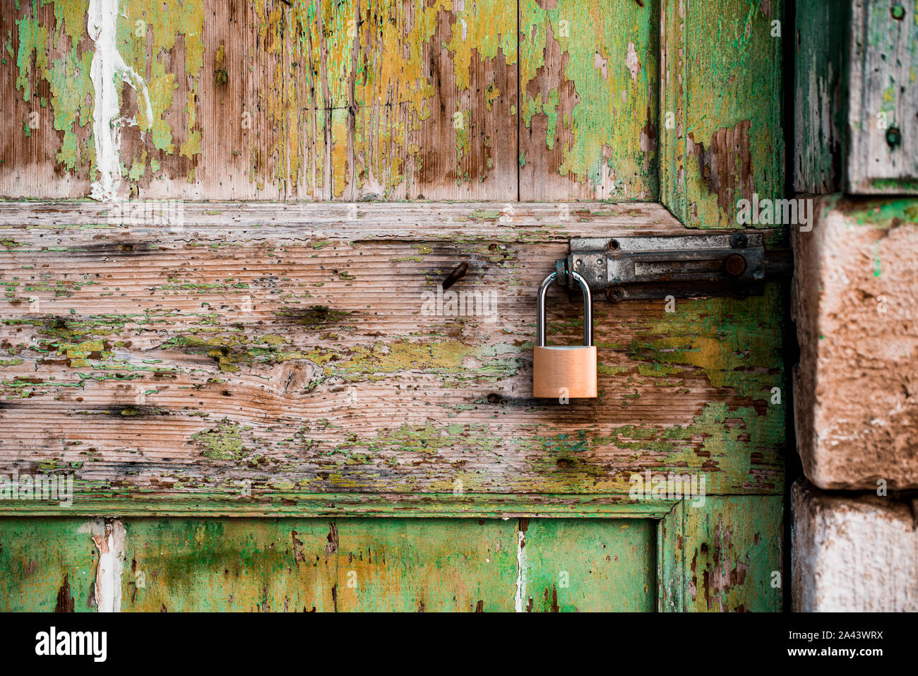 Vieille porte verrouillée Banque D'Images