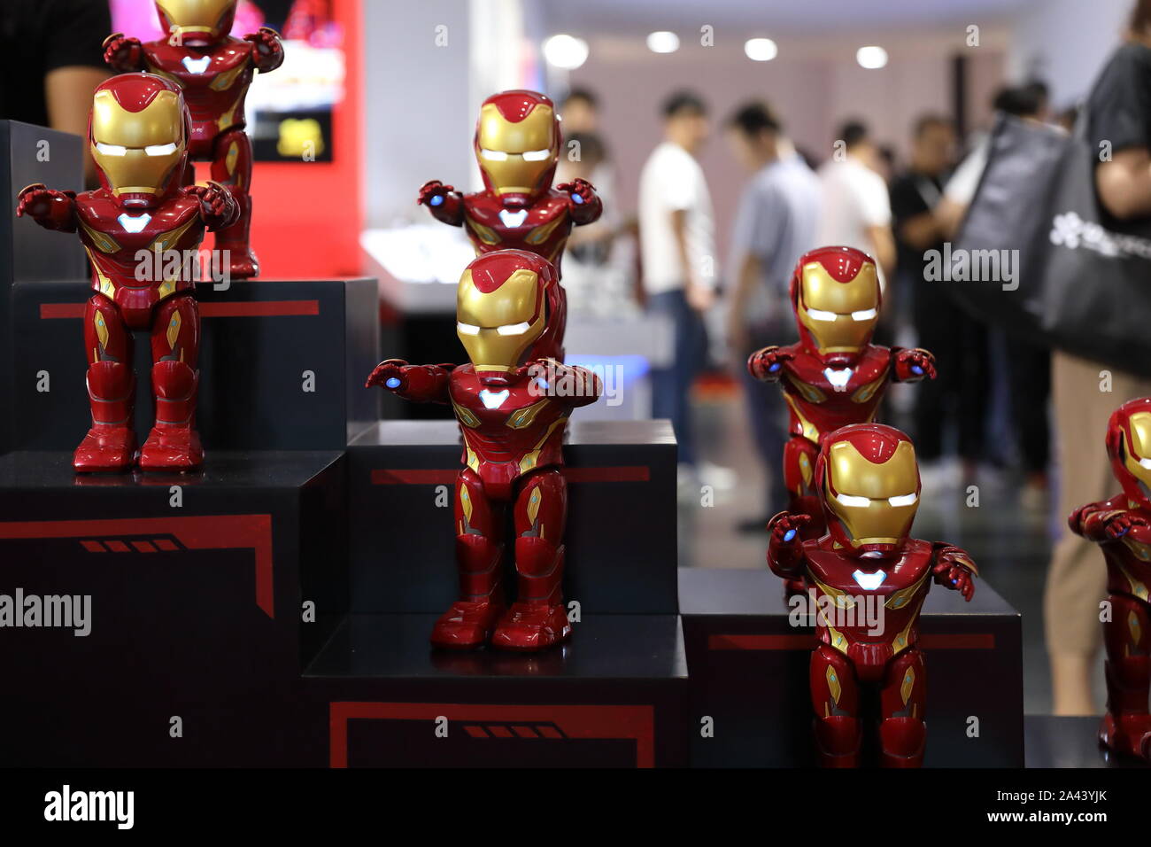 Robots dans la forme de l'homme de fer sont affichées durant le mot 2019 Conférence Robot (CMR) à Beijing, Chine, 20 août 2019. Le robot chinois marke Banque D'Images Robots dans la forme de l'homme de fer sont affichées durant le mot 2019 Conférence Robot (CMR) à Beijing, Chine, 20 août 2019. Le robot chinois marke Banque D'Images