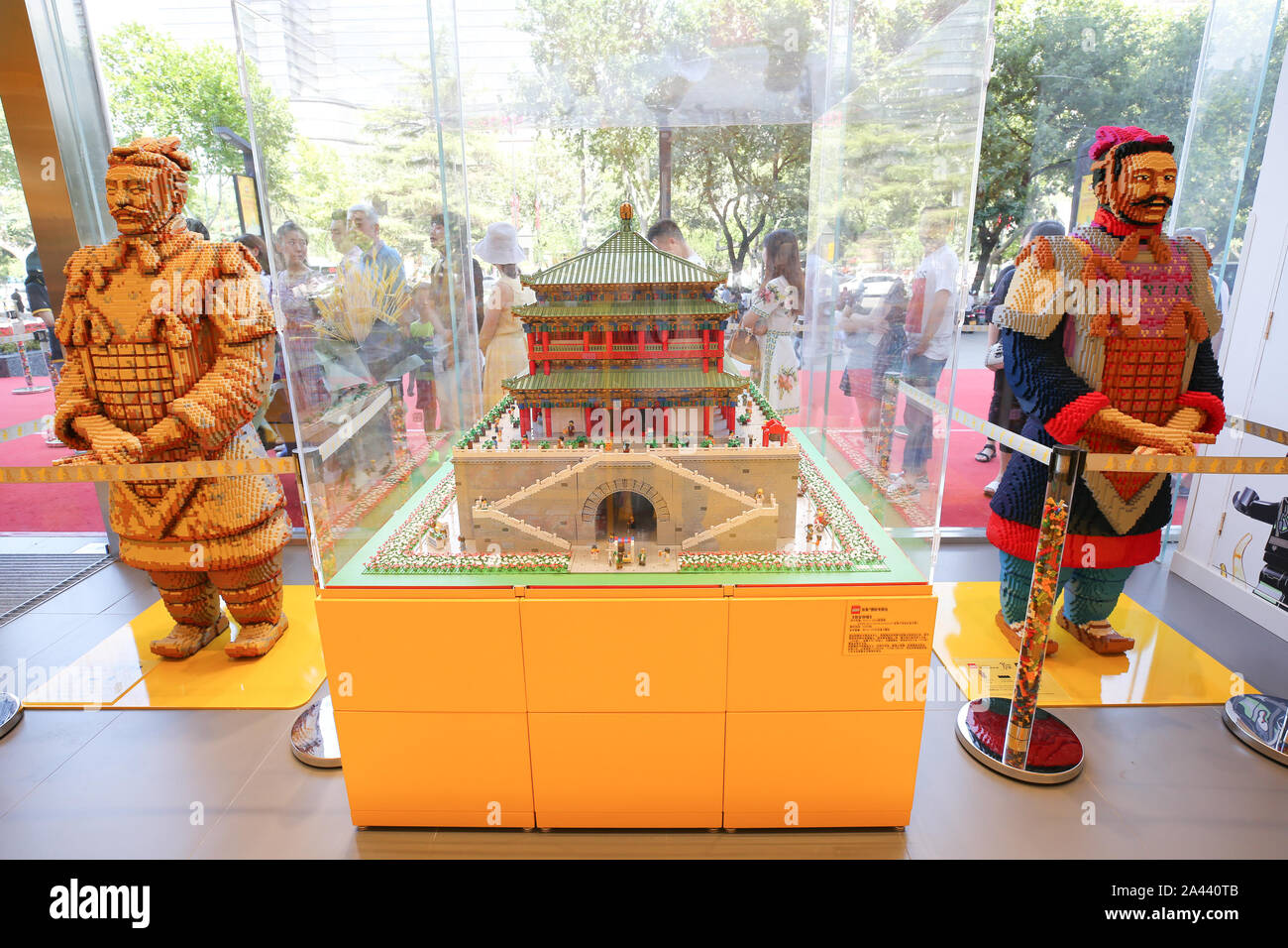 Clocher de Xi'an composé de plus de 10 000 morceaux de LEGO et LEGO-pièces en terre cuite soldat dans la première boutique LEGO dans le nord-ouest de la Chine à Xi'an ci Banque D'Images