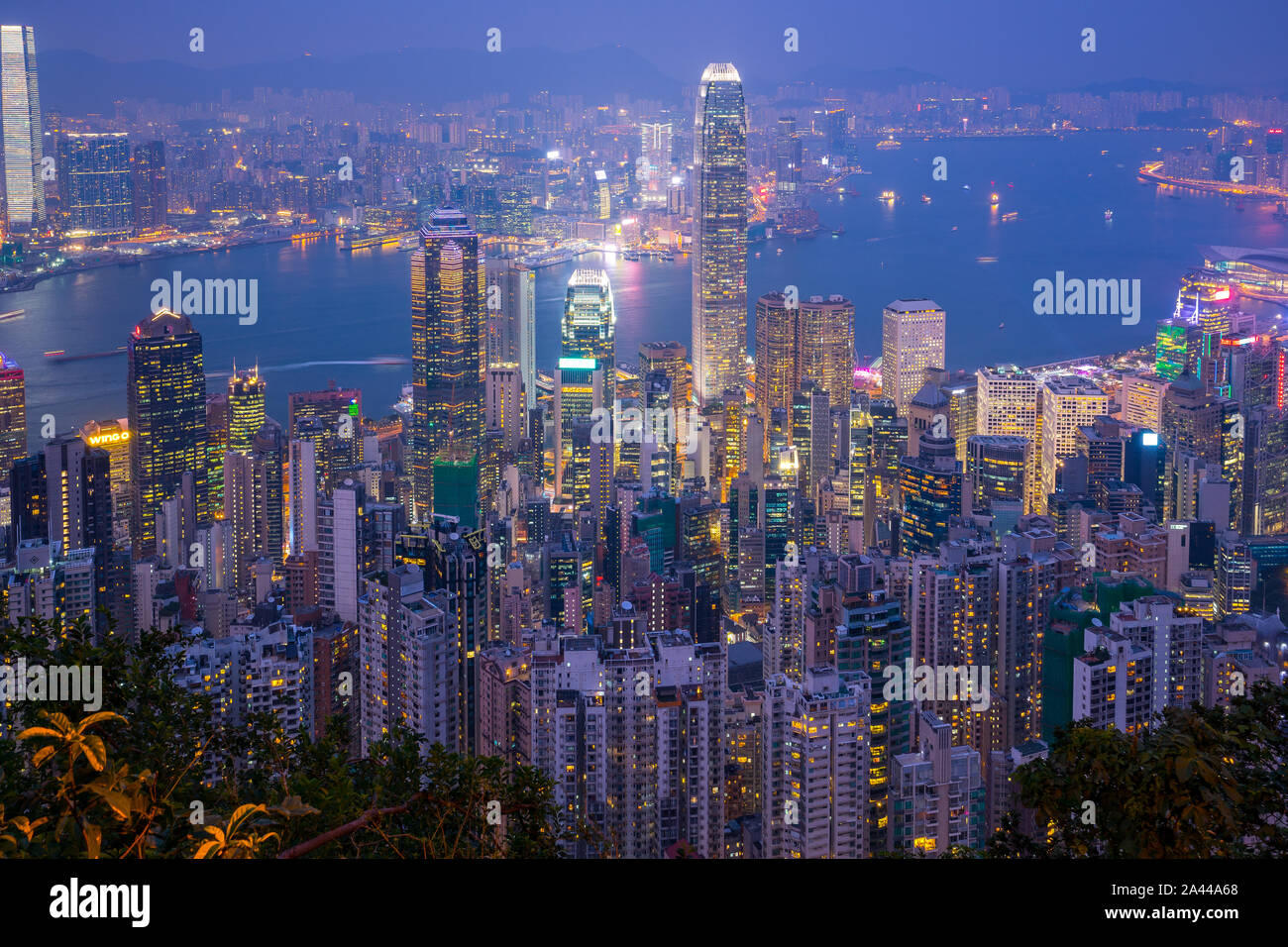 Hong Kong city skyline avec bâtiments de nuit à Hong Kong. Banque D'Images