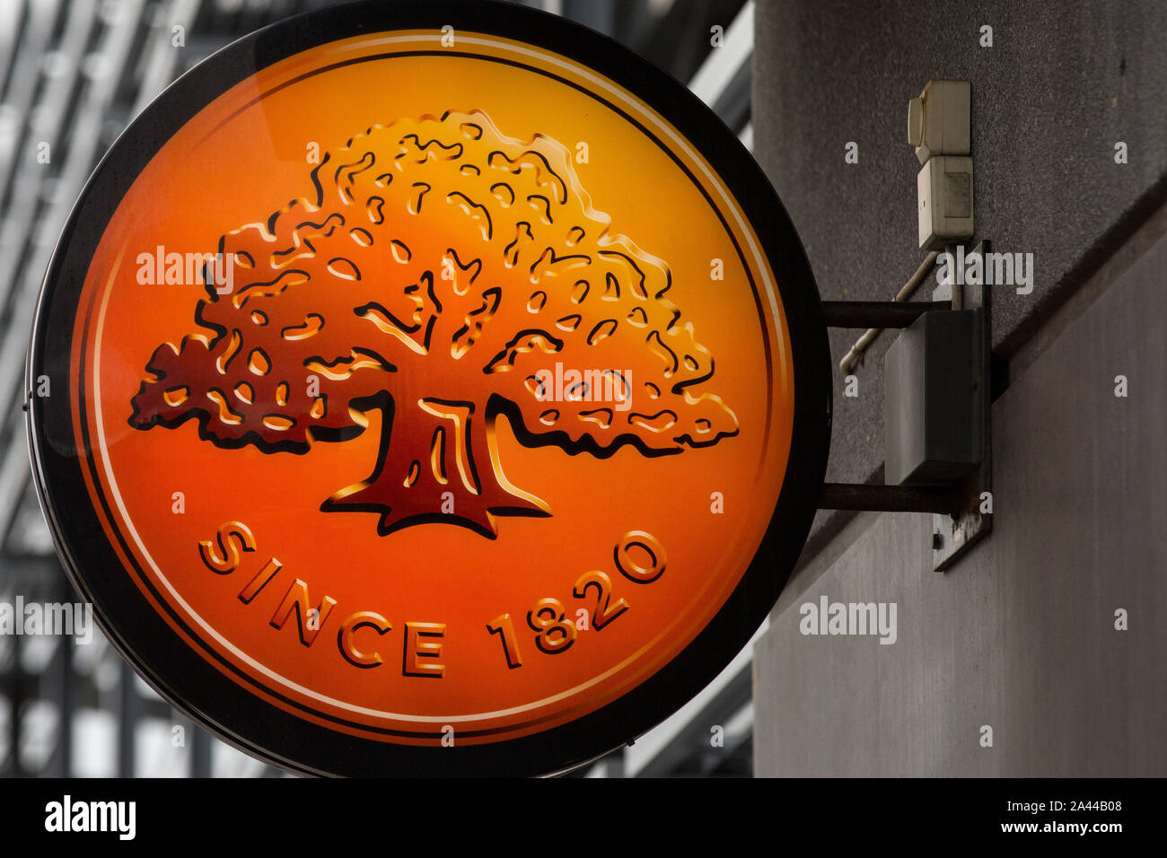 Göteborg, Suède. Oct 7, 2019. Groupe bancaire Nordique-baltique basée à Stockholm, en Suède, offrant des services bancaires de détail, la gestion d'actifs, services financiers et autres logo Swedbank AB vu dans Lindholmen Science Park, Göteborg. Credit : Karol Serewis SOPA/Images/ZUMA/Alamy Fil Live News Banque D'Images