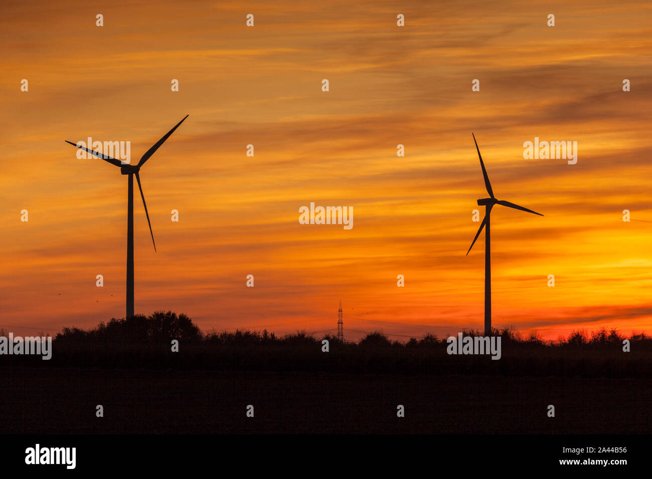 Éolienne au lever du soleil Banque D'Images