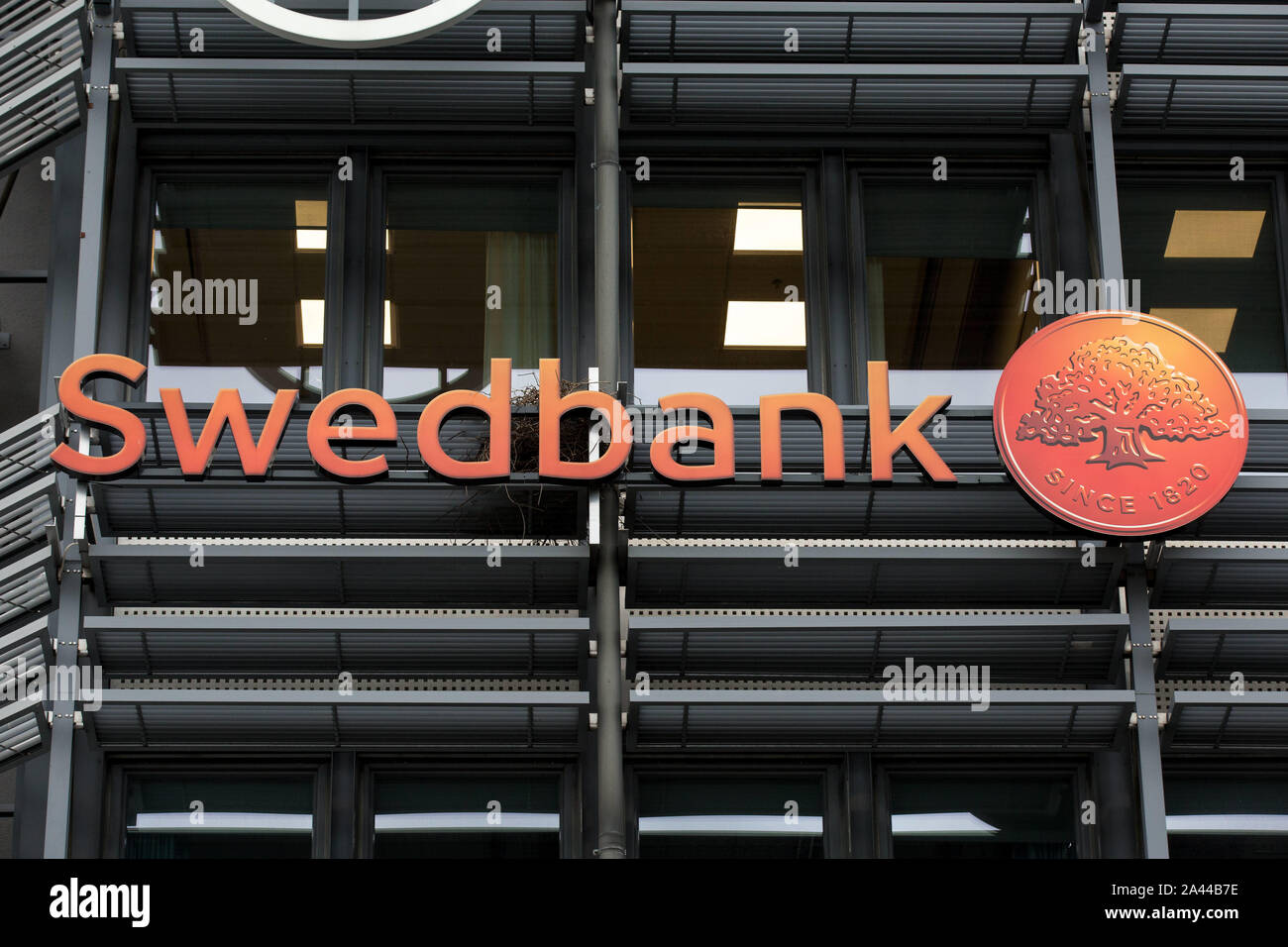 Göteborg, Suède. Oct 7, 2019. Groupe bancaire Nordique-baltique basée à Stockholm, en Suède, offrant des services bancaires de détail, la gestion d'actifs, services financiers et autres logo Swedbank AB vu dans Lindholmen Science Park, Göteborg. Credit : Karol Serewis SOPA/Images/ZUMA/Alamy Fil Live News Banque D'Images