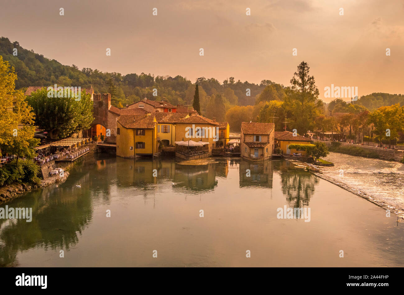 Valeggio sul Mincio Borghetto à la rivière Mincio au sud du lac Garda, Lac de Garde, Vénétie, Italie, Europe Banque D'Images